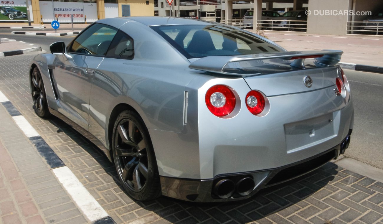 Nissan GT-R