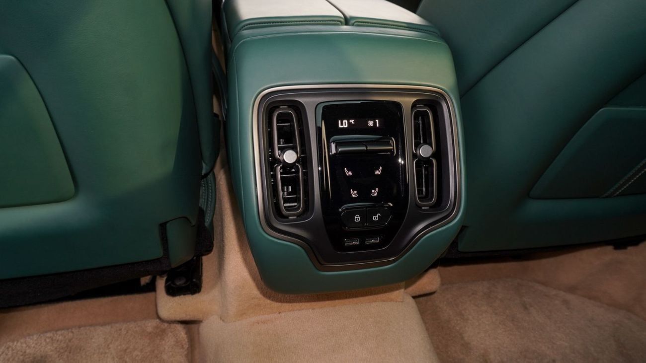 أستون مارتن DBX أستون مارتن DBX 707 2024