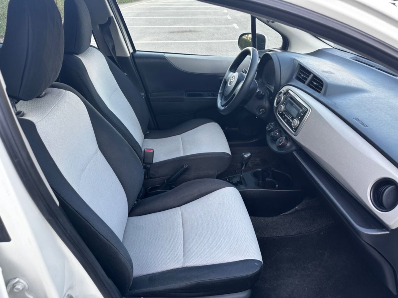 تويوتا يارس موديل 2014 خليجي حاله ممتازه جداا من الداخل والخارج