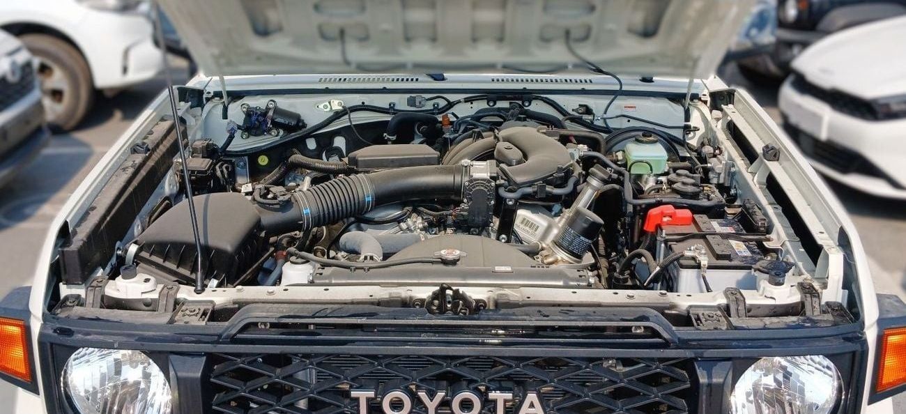 Toyota Land Cruiser 70 HT VXR Toyota Land Cruiser HardTop 76 5-DOORS 4.0L Petrol 2026YM