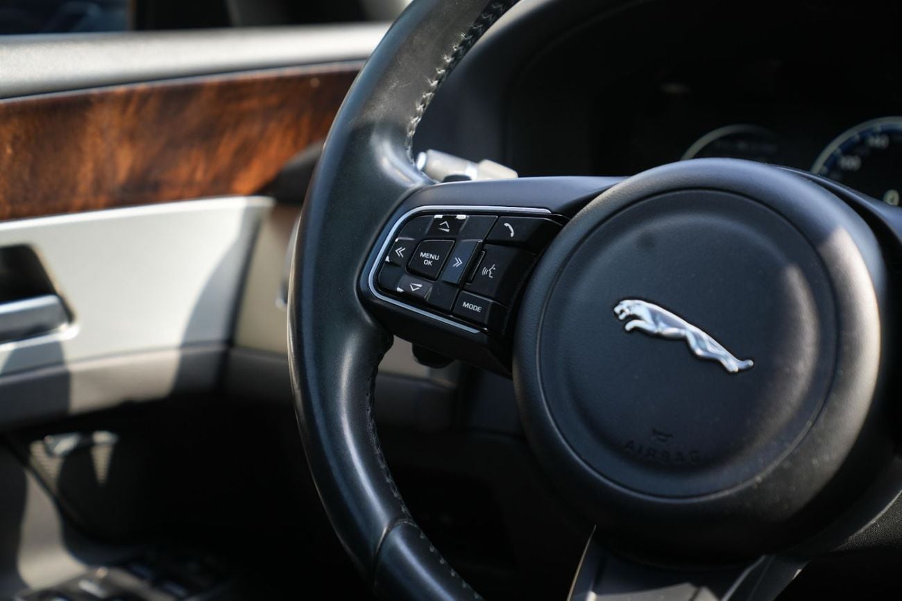 Jaguar XF 25T 2017!! GCC SPECS