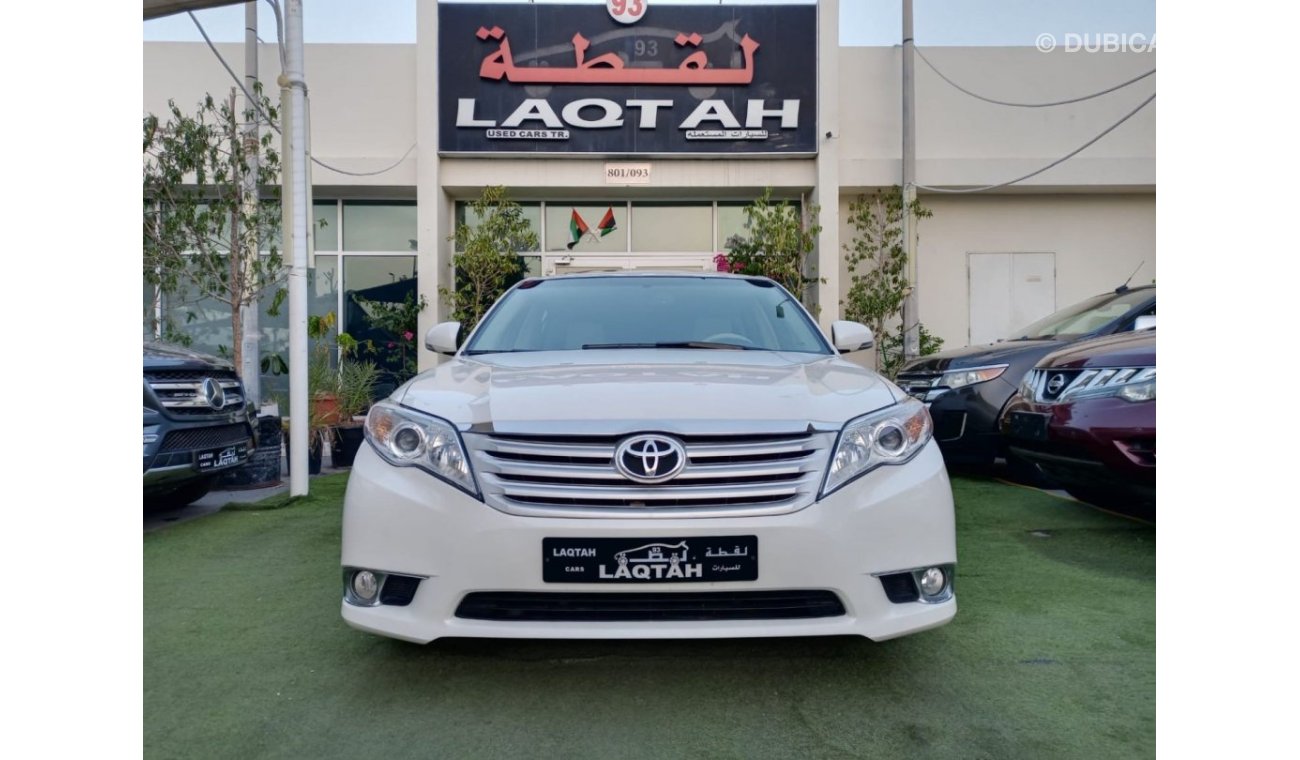 Toyota Avalon 2011 model, leather hatch, cruise control, sensor wheels, in excellent condition