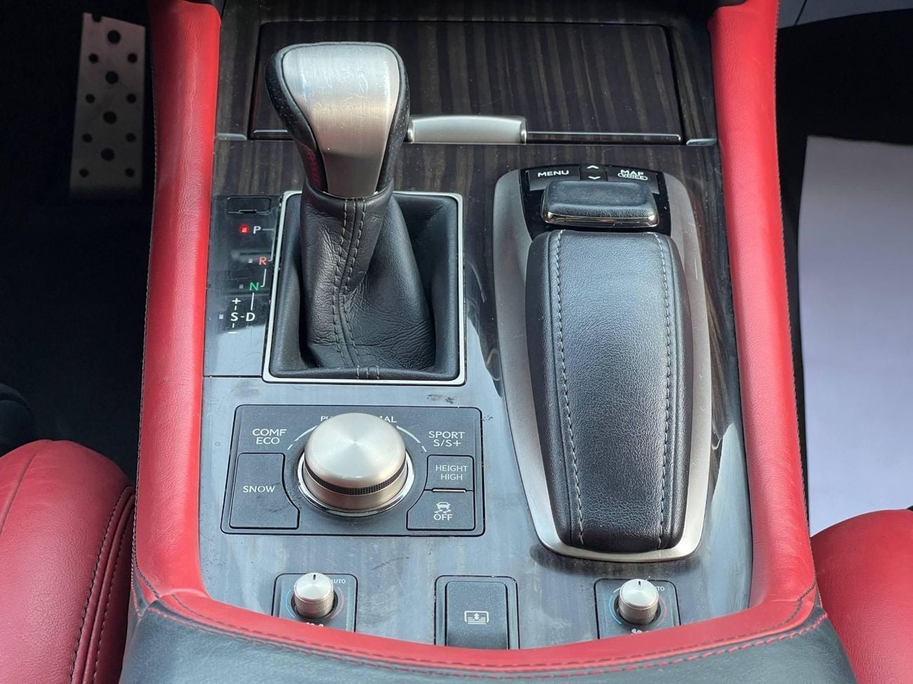 لكزس LS 460 محرك V8 سعة 4.6 لتر / F-SPORT / ممشى قليل / جنوط مقاس 19 بوصة / نقطة عمياء / مقاعد كبيرة / بحالة ممت