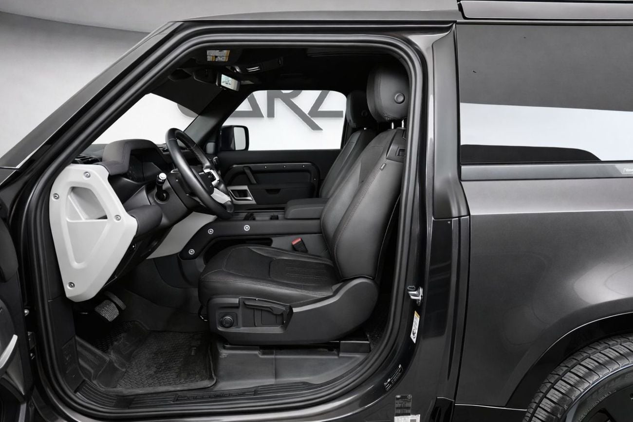 Land Rover Defender AED 3,672 P.M | 0% Down Payment | P300 S | Clean Carfax – Low Mileage
