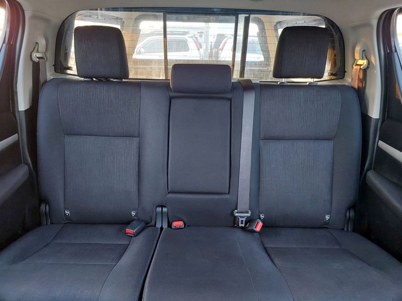 Toyota Hilux TOYOTA HILUX SR5 PICKUP RHD 2016 MODEL 2.8 L DIESEL AUTOMATIC(PM84762)