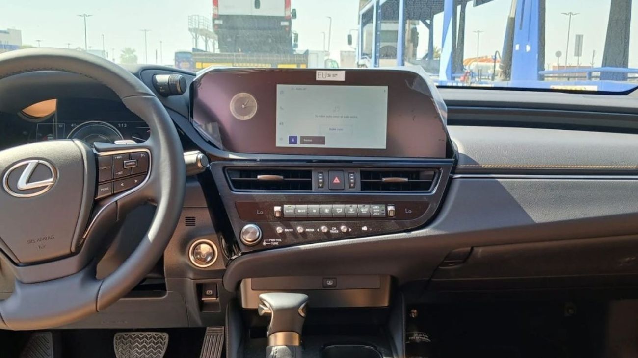 Lexus ES 300 Lexus ES300h 2.5L Hybrid, Sedan, Model 2023