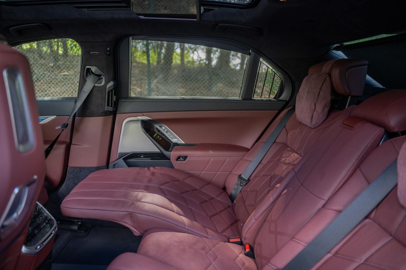 BMW 735i BMW 735i M Sport Individual – 2026 | GCC | Only 2,478 KM | AED 399,000