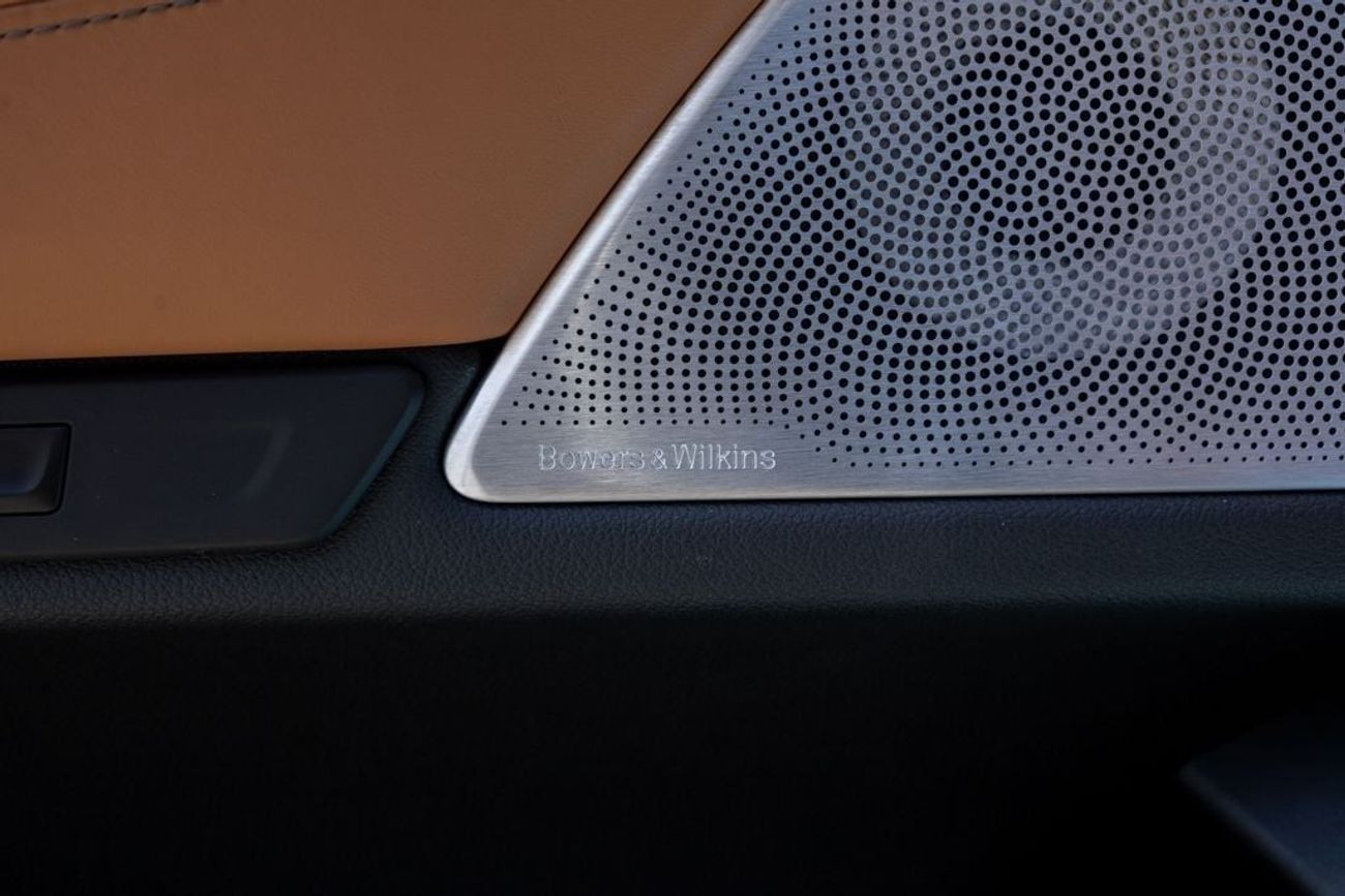 BMW 750Li xDrive 4.4L (523 HP)