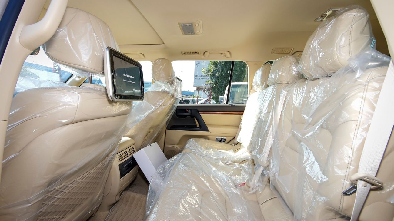 Toyota Land Cruiser GXR V8