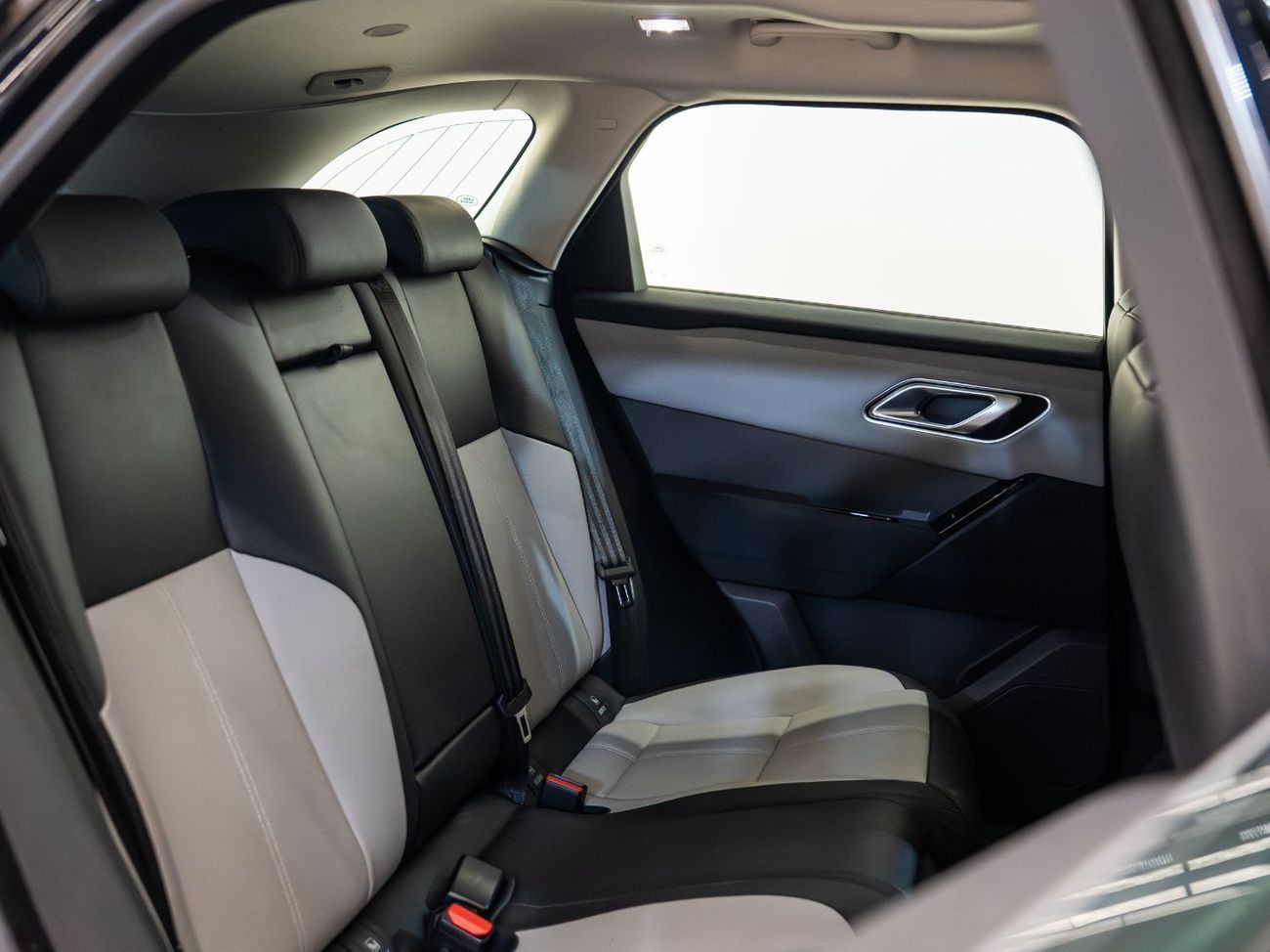 Land Rover Range Rover Velar P250 R-Dynamic S 2.0L - R-DYNAMIC P250 | 2025 | LOW MILEAGE | PERFECT CONDITION