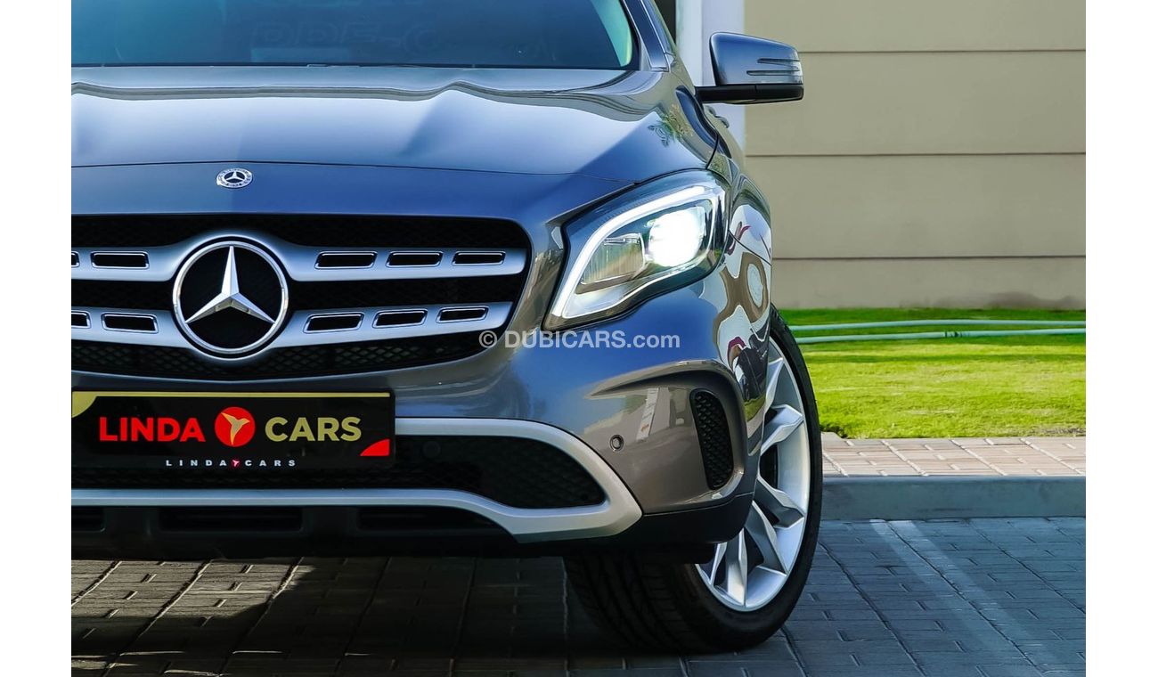 مرسيدس بنز GLA 220 Mercedes-Benz GLA 220 Std