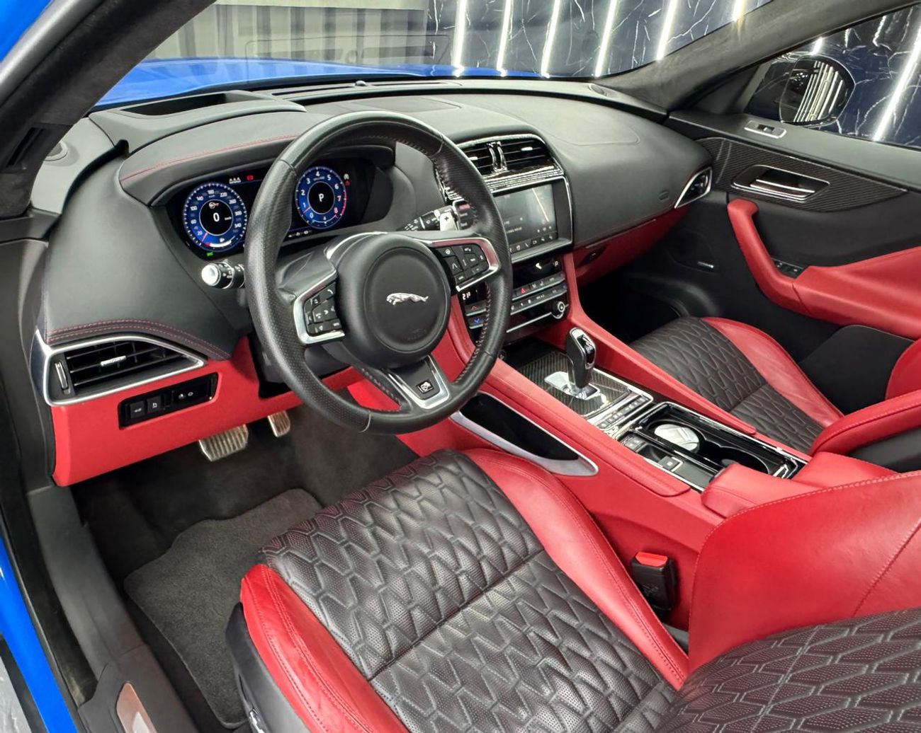 جاكوار F بيس SVR 5.0L