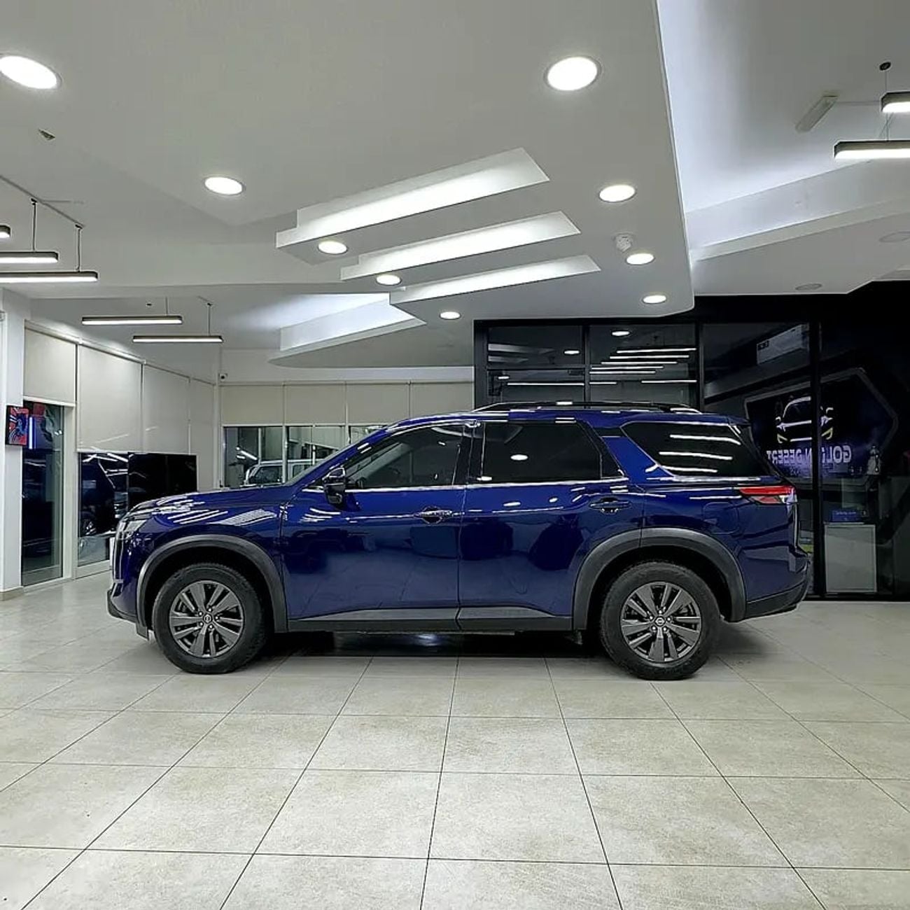 نيسان باثفايندر SV 3.5L AWD (7 Seater) SV