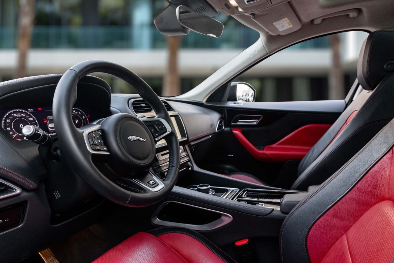 Jaguar F-PACE | 1,763 P.M | 0% Downpayment | Magnificient Condition!