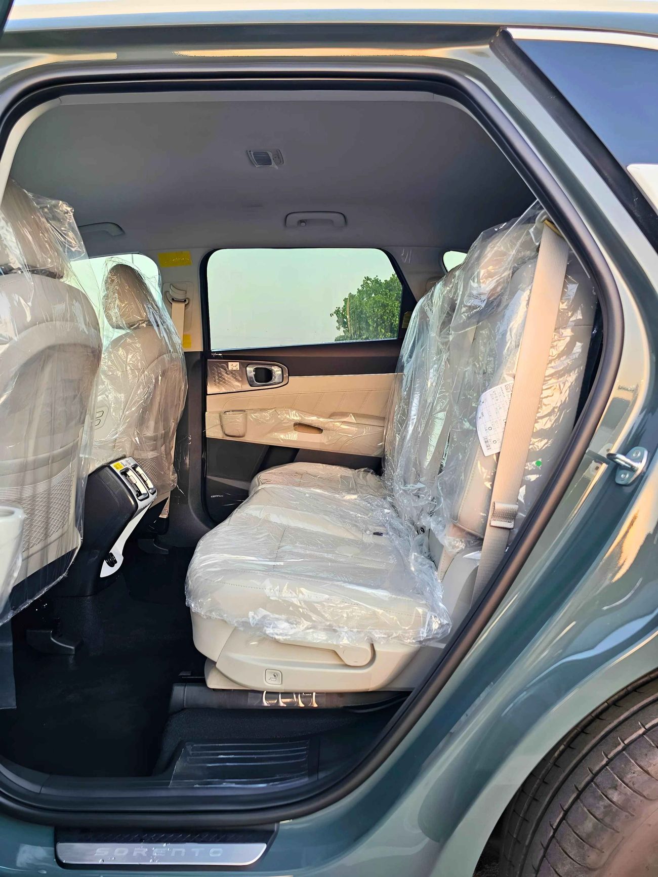 كيا سورينتو 2.5L V4 PETROL / 360* CAMERA  / POWER SEATS / 4WD (CODE # 69092)