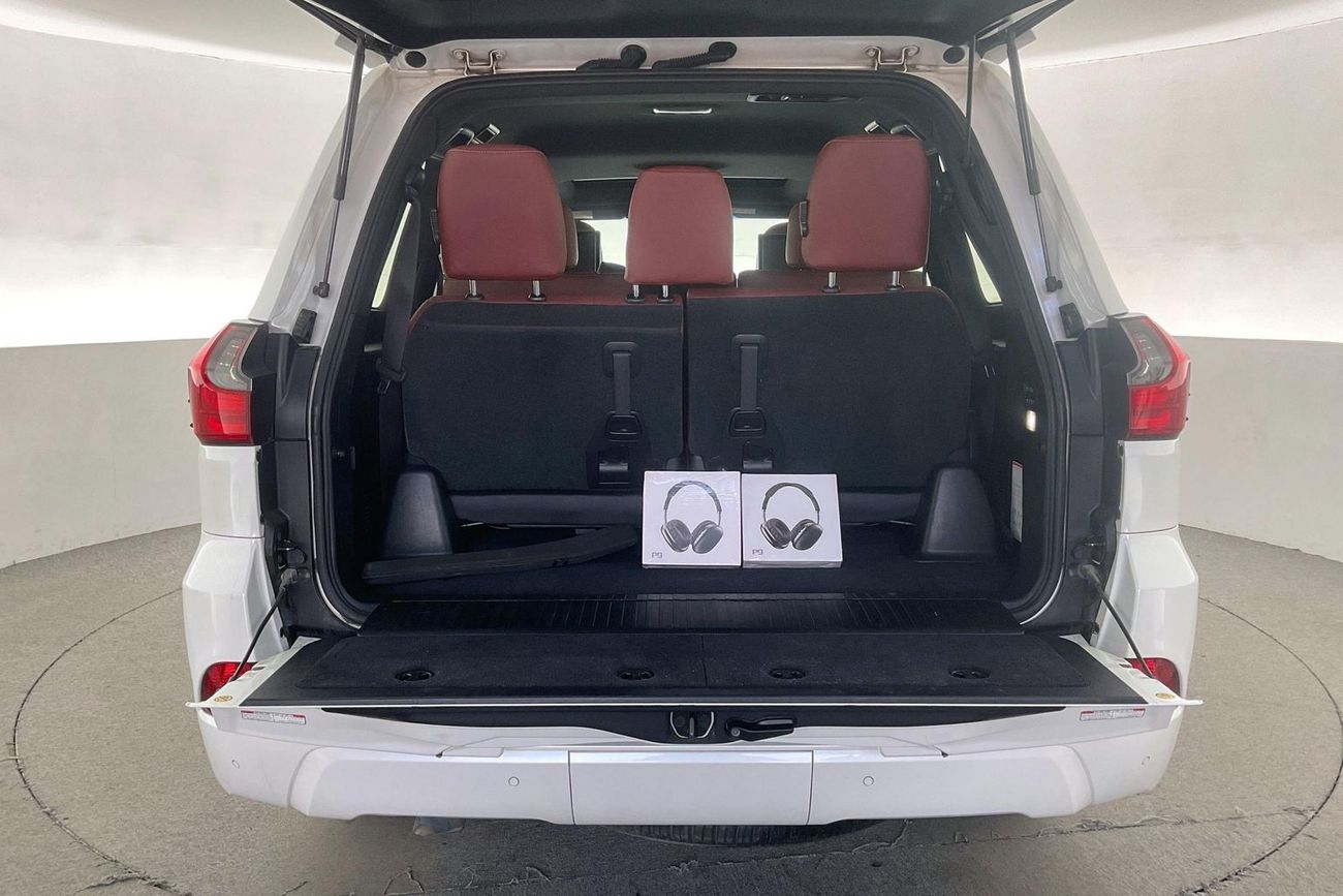 Lexus LX 570 Platinum | National Day Celebration | Guaranteed Warranty | 0 Down Payment