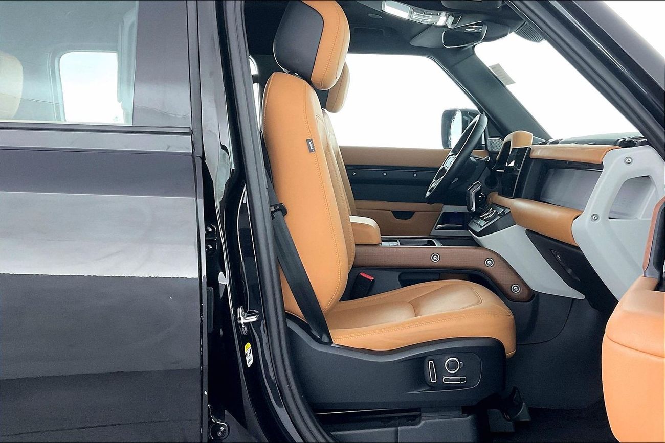 لاند روفر ديفندر P400 130 HSE | National Day Celebration | شامل الضمان | 0 ﺪﻔﻋﺓ ﺃﻮﻟﻯ