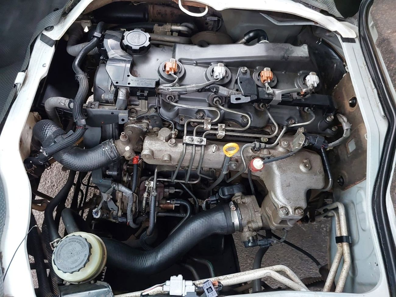 تويوتا هاياس (RAMADAN OFFER) TOYOTA HIACE COMMUTER VAN RHD 2016 MODEL 2.5 L DIESEL MANUAL(PM61244)