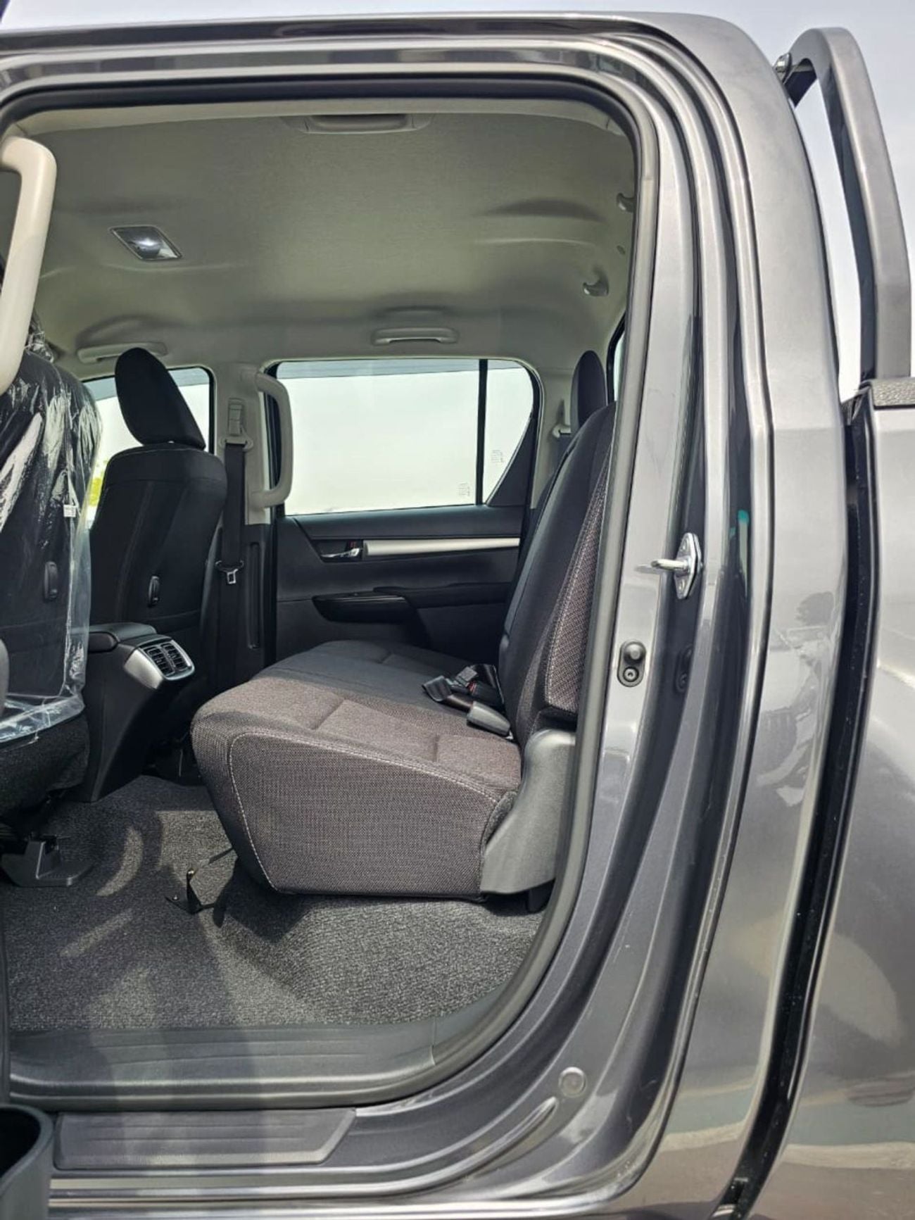 Toyota Hilux SR5 STD || 4.0L PETROL 4WD | WOOD INTERIOR W VISOR | BLIND SPOT | DIFFLOCK | DVD+CAMERA (CODE # H6B)