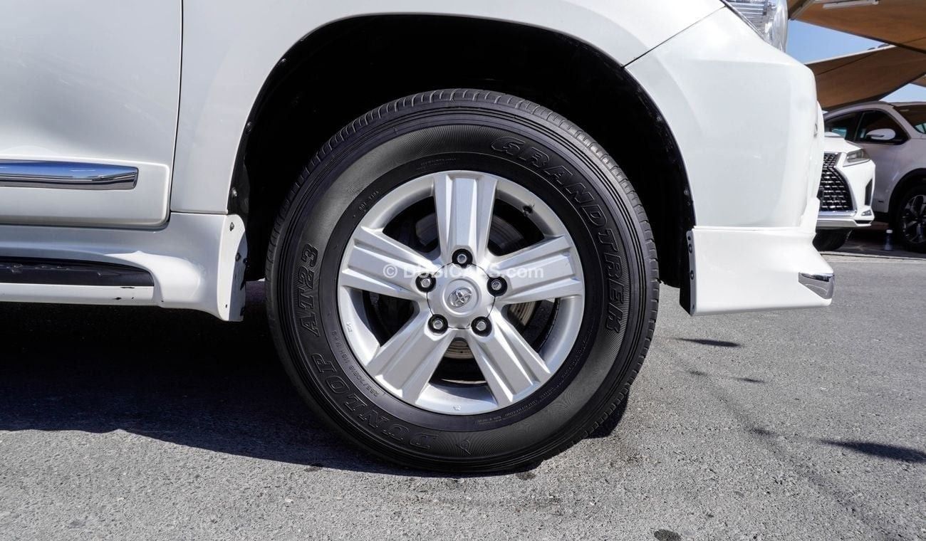 Toyota Land Cruiser GXR V8