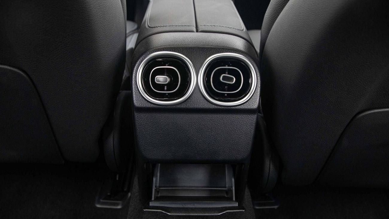 مرسيدس بنز C 200 2025/ C200L. For Local Registration +10%