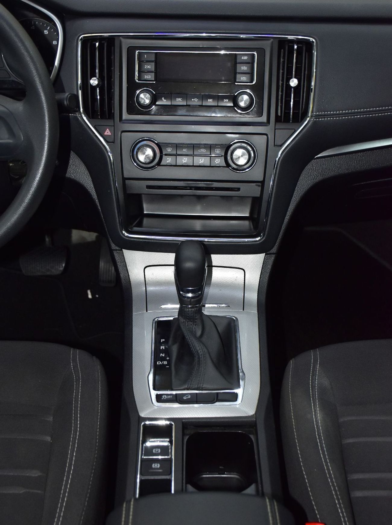 أم جي RX5 EXCELLENT DEAL for our MG RX5 ( 2022 Model ) in White Color GCC Specs