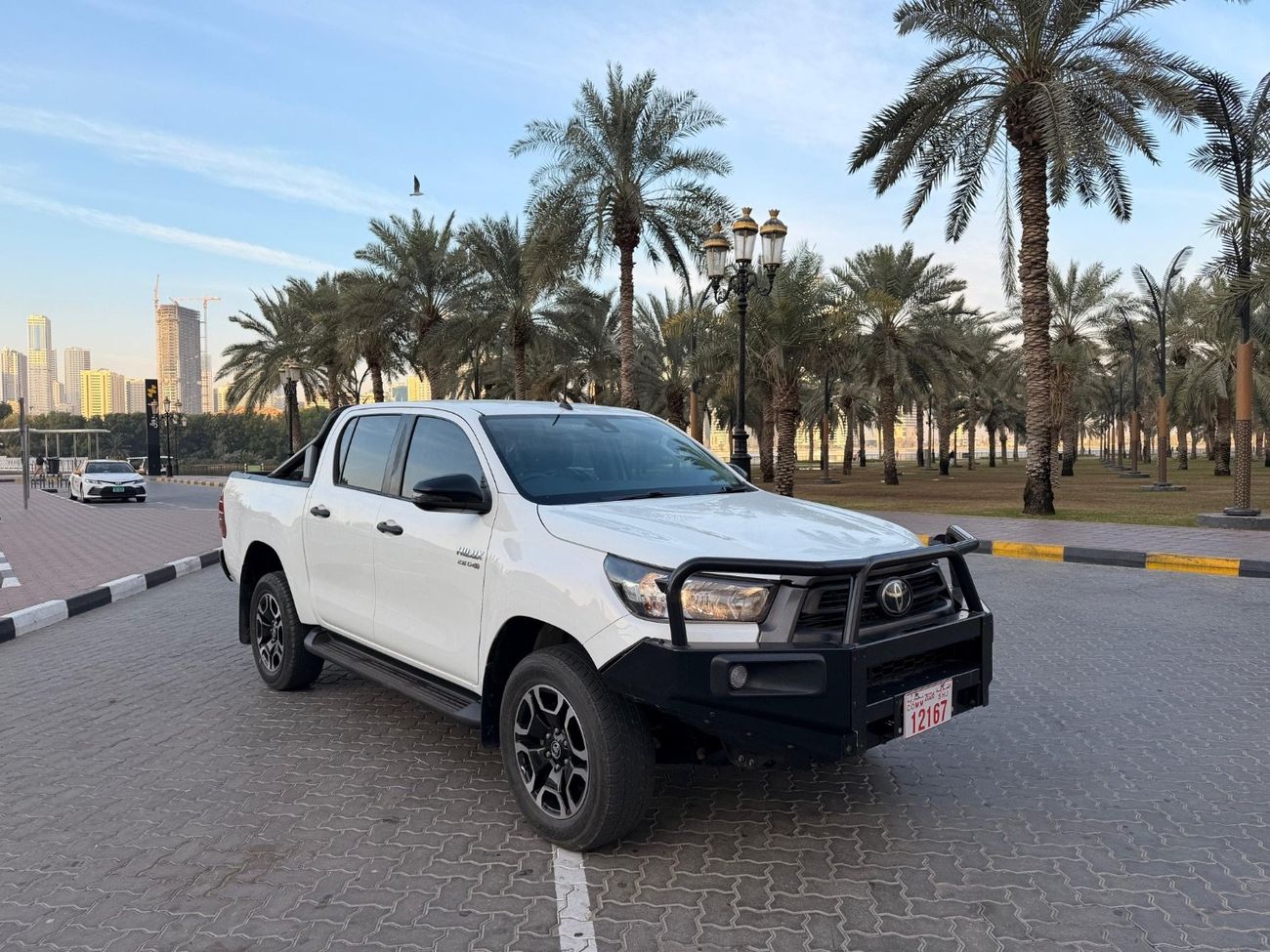 تويوتا هيلوكس SR with Bullbar