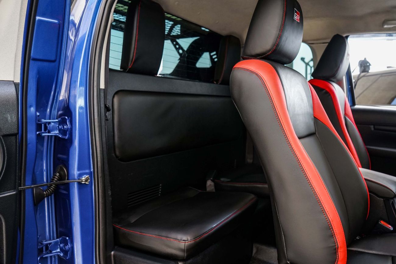 تويوتا هيلوكس The Toyota Hilux Smart Cab is a versatile pickup truck with a Two-wheel drive (4WD) system, a spacio