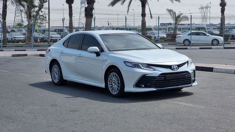 Toyota Camry GLE HEV
