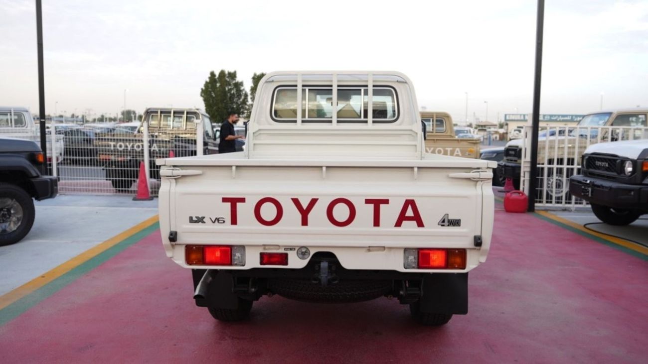 Toyota Land Cruiser Pick Up TOYOTA LC PICKUP SC 4.0L PETROL AUTOMATIC TRANSMISSION 2024 FULL OPTION WITH LED LIGHTS