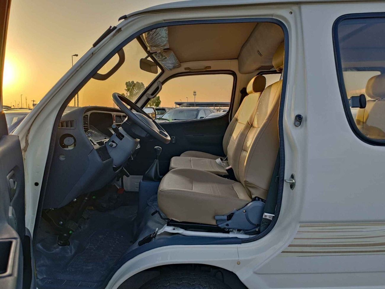 Golden Dragon XML6502E EXCELUSIVE UAE REGISTERATION/ VAT INCLUSIVE/ 14 SEATS/ 2.2 PATROL/ 14 SEATS