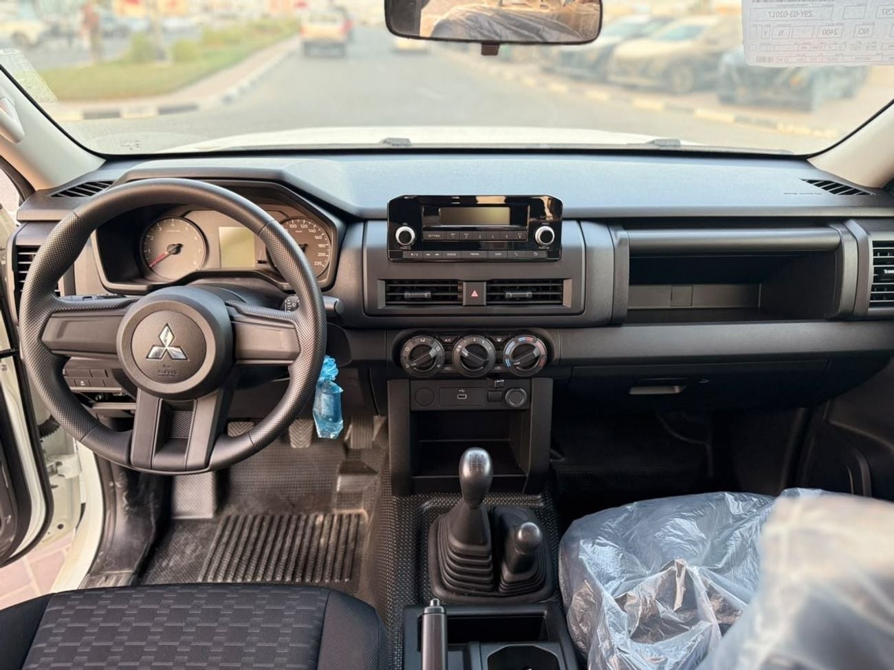 ميتسوبيشي L200 2.4 Petrol manual ميتسوبيشي L200 2.4 لتر بنزين ناقل حركة يدوي 2027