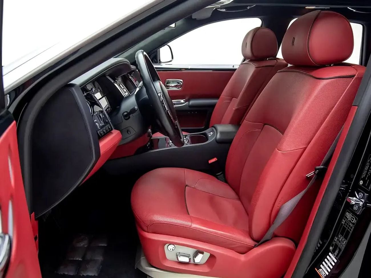 Rolls Royce Ghost with Mansory Kit | GCC Spec - Immaculate Condition