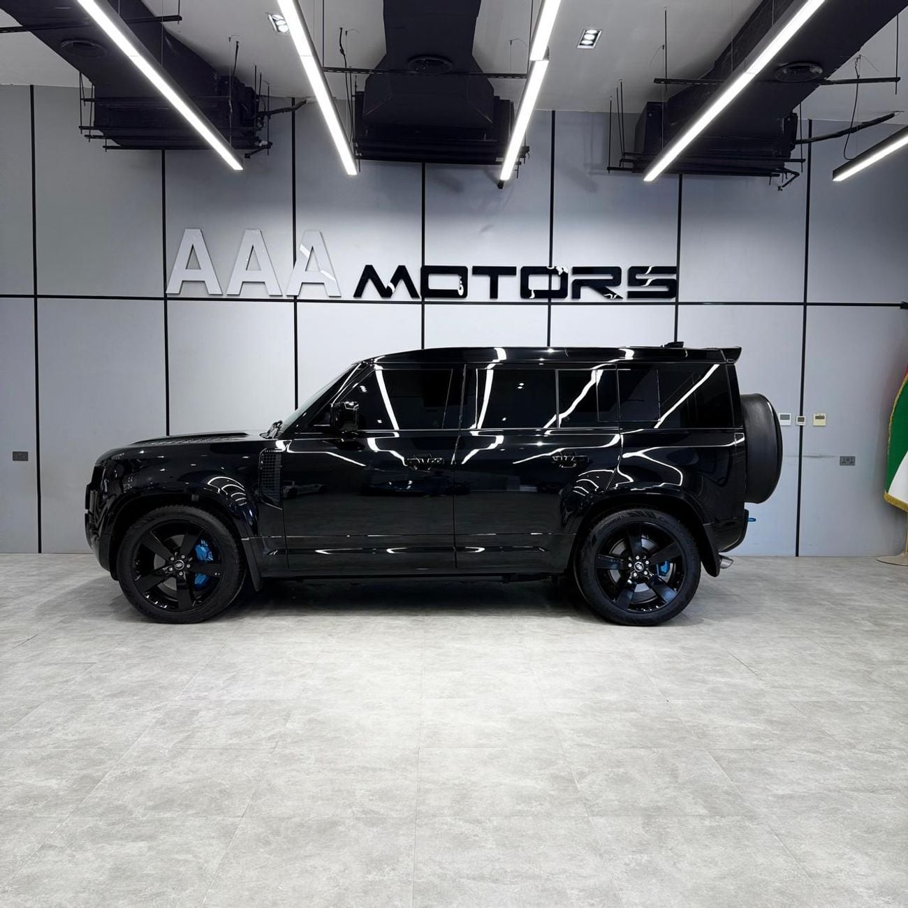 Land Rover Defender 110 X P525 5.0L | GCC Specs | Under Warranty