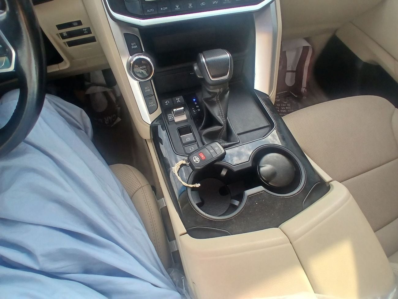 تويوتا لاند كروزر Toyota landcruise 2022MODEL 4.0L petrol Engine v6 Colour Brown push start Sunroof Transmission Autom