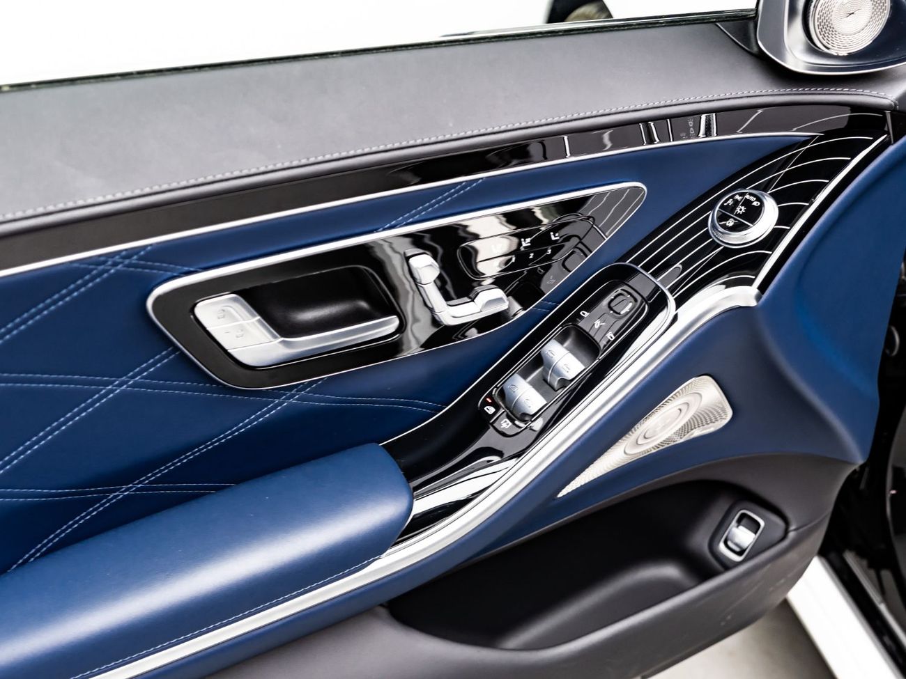 مرسيدس مايباخ S680 مايباخ 2024 Mercedes Maybach S680, 2028 Mercedes Warranty + Service Contract, Low KMs, GCC