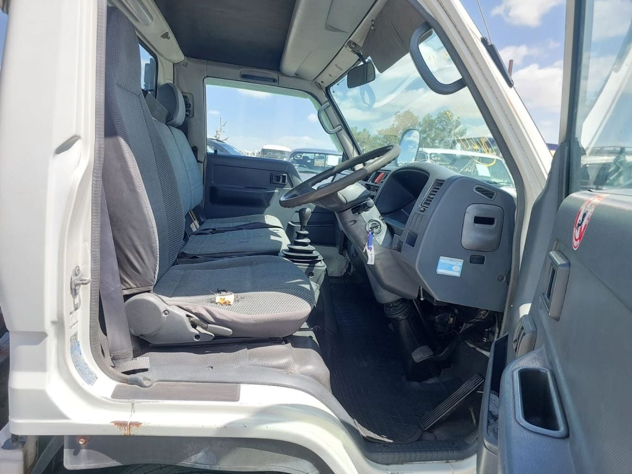 Toyota Toyoace TOYOTA TOYOACE TRUCK RHD 1997 MODEL 4.1 L DIESEL MANUAL(PM00934)