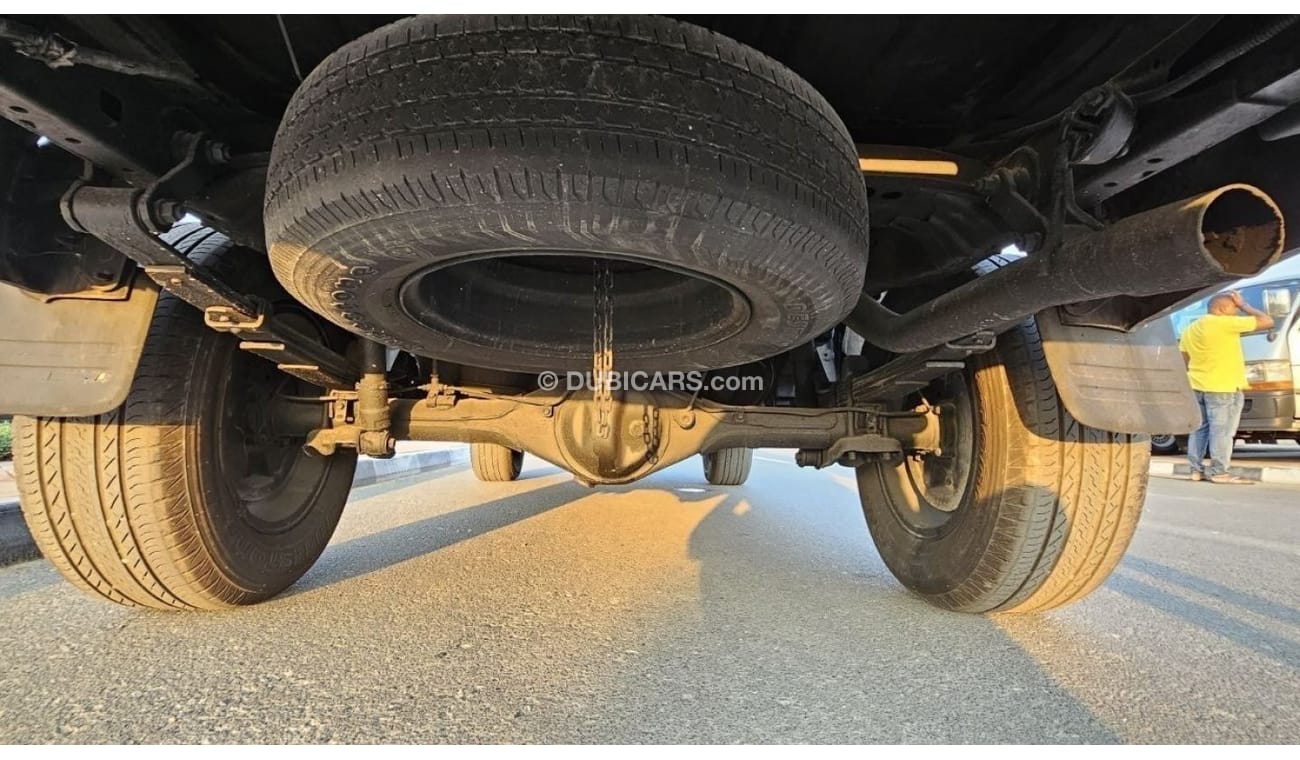 Toyota Hilux 2.5L DIESEL | MANUAL TRANSMISSION  LEFT-HAND-DRIVE | ALLOY WHEELS | LEATHER SEATS