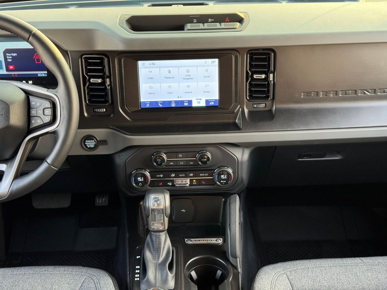 فورد برونكو 2.0L Turbocharged Petrol 4WD 2023 Export Price @ 155,500 AED