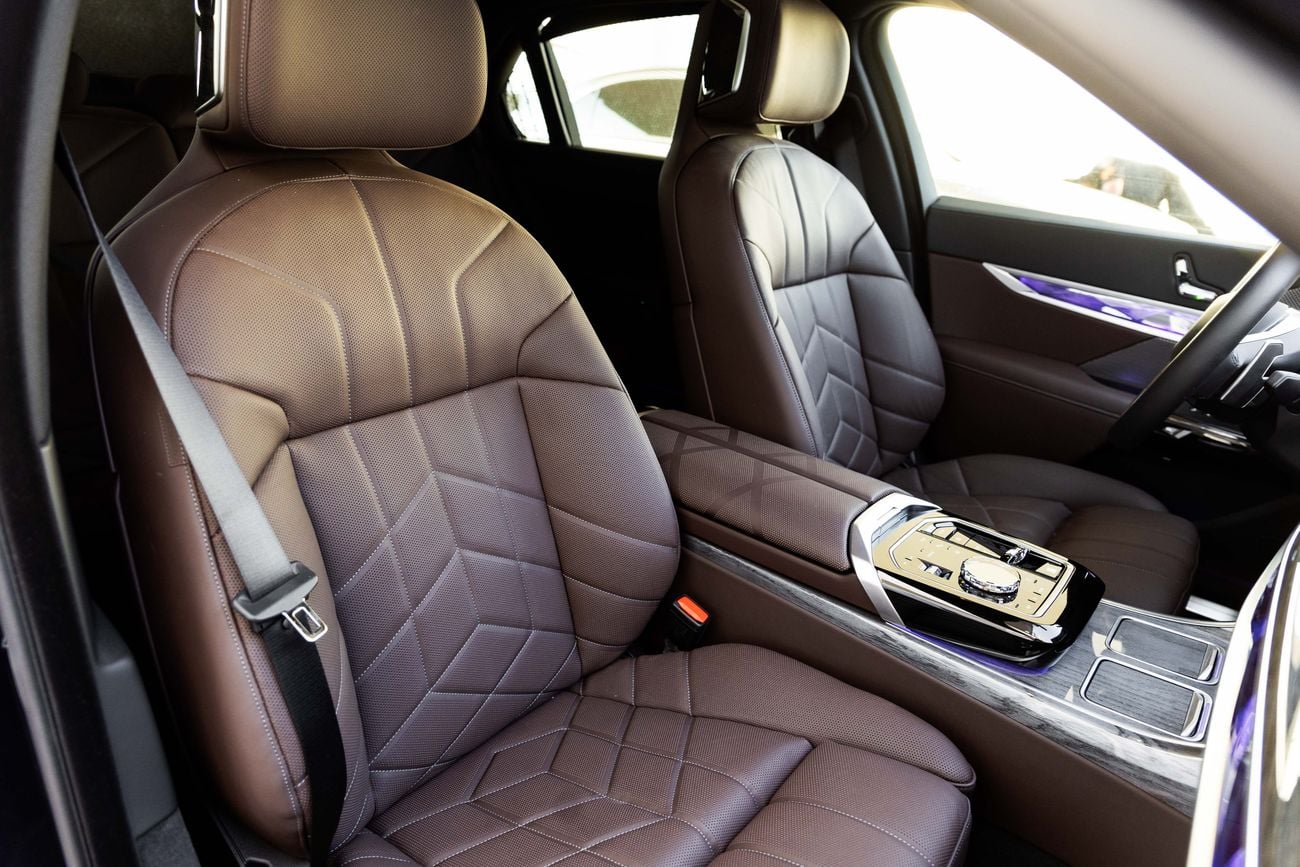 BMW 735i BMW 735i Excellence – 2026 | GCC | 2 YEARS WARRANTY | Only 2,050 KM | AED 369,000