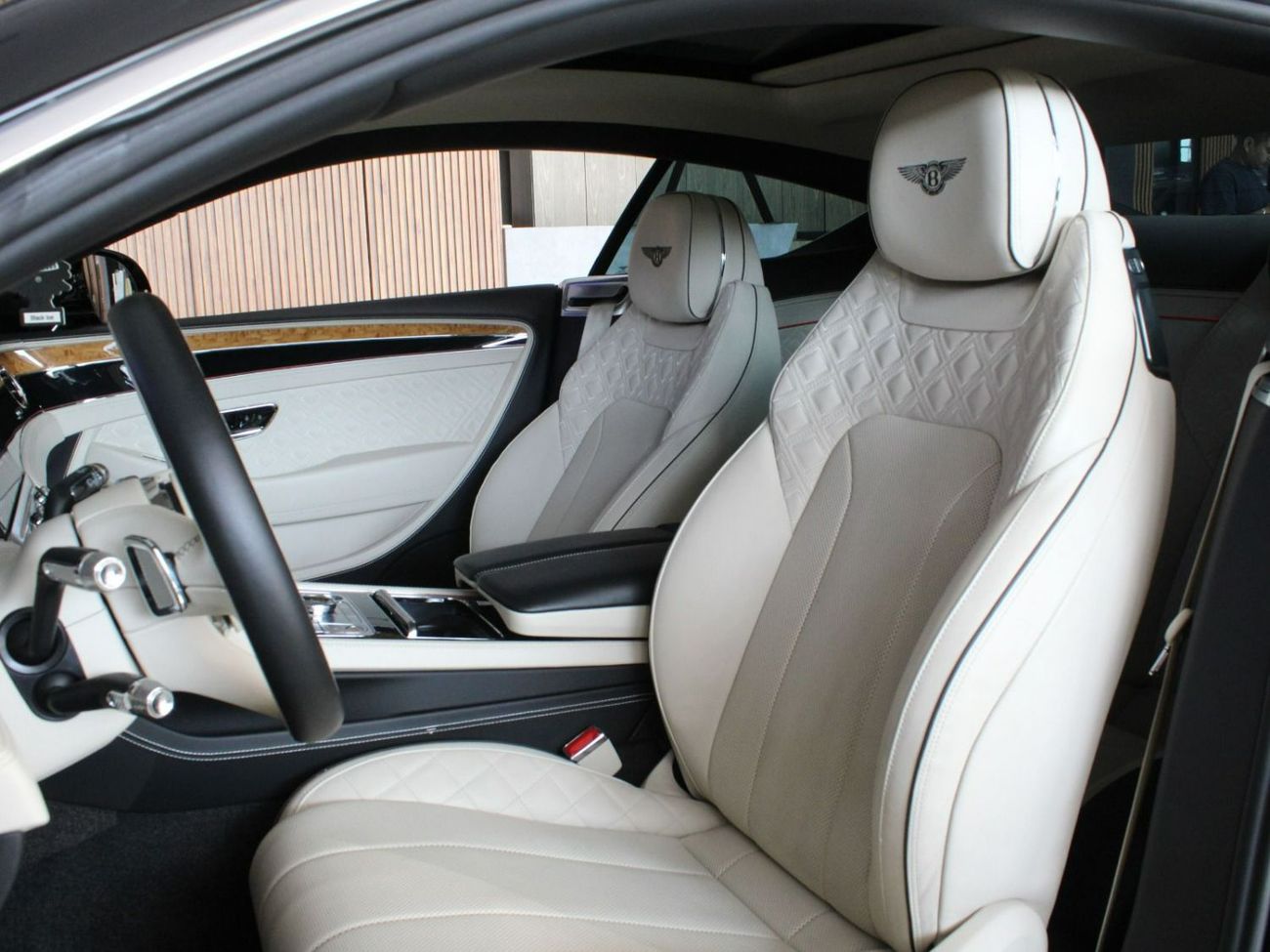 Bentley Continental GT 6.0L W12 (626 HP)