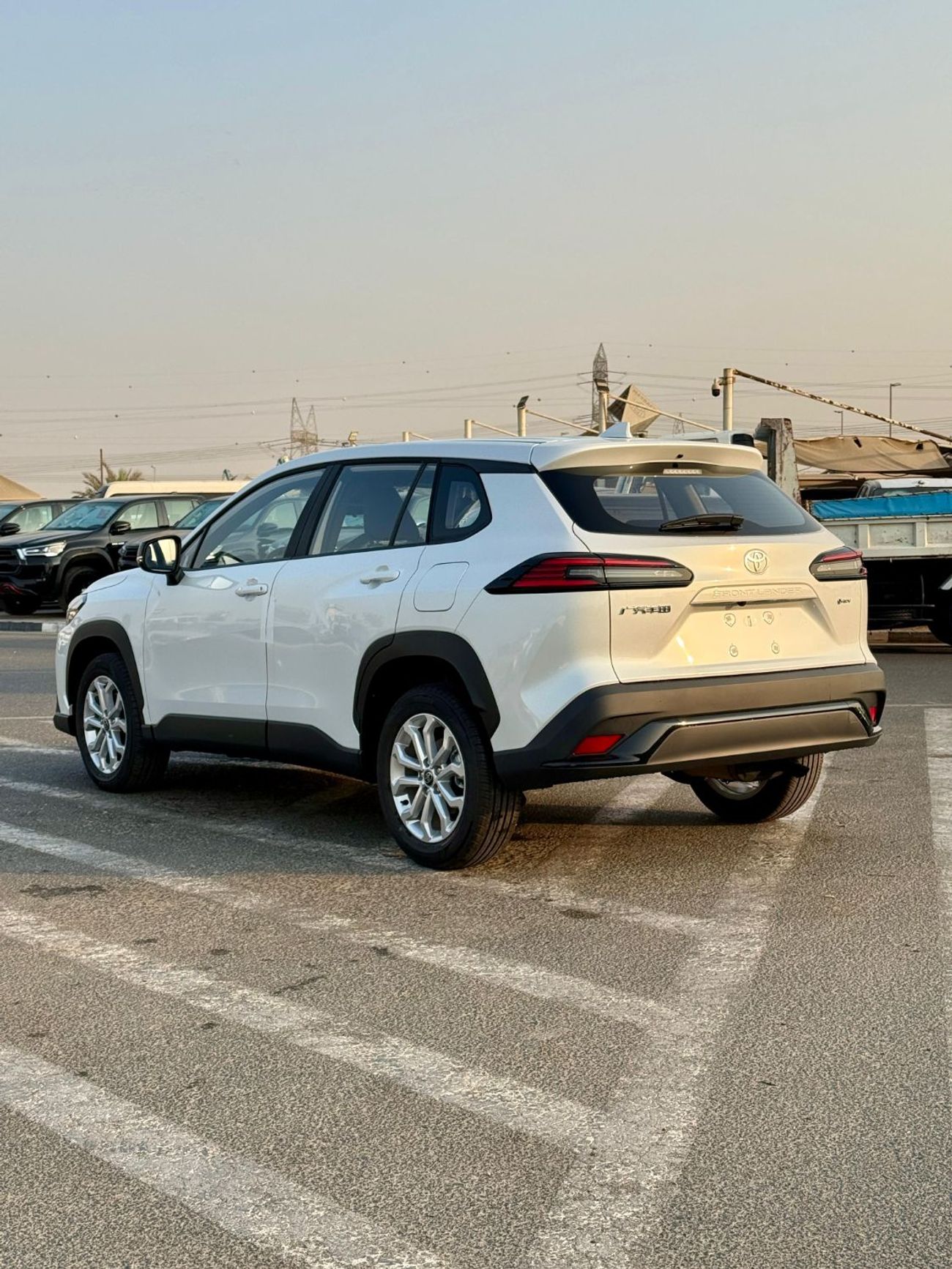 Toyota Frontlander Toyota Frontlander 2.0L Hybrid MiD Option