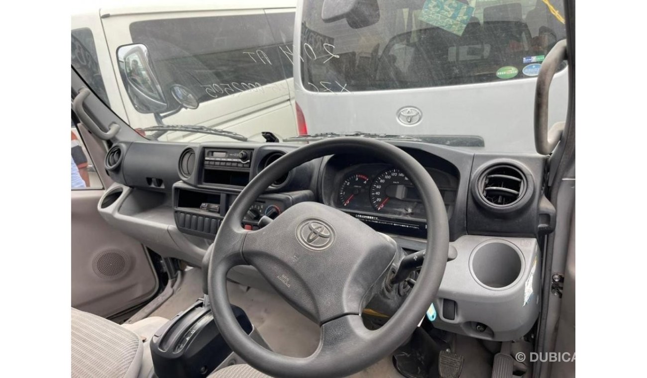 Toyota Dyna Dyna Diesel 2 ton model 2014 Automatic