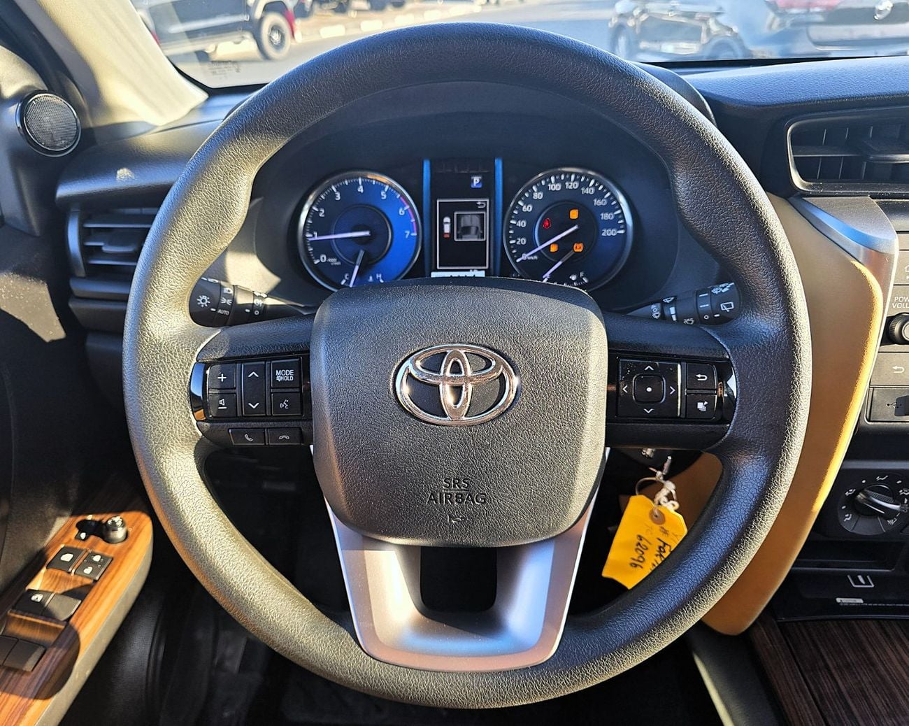 Toyota Fortuner Toyota Fortuner 2.7l Petrol A/T  RWD SUV Gcc 5Doors White Color 2026 Model