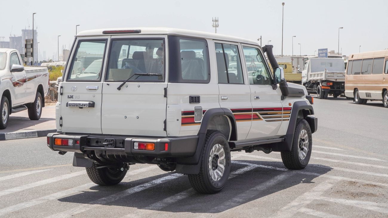 تويوتا لاند كروزر 70 LX 4.0 L V6