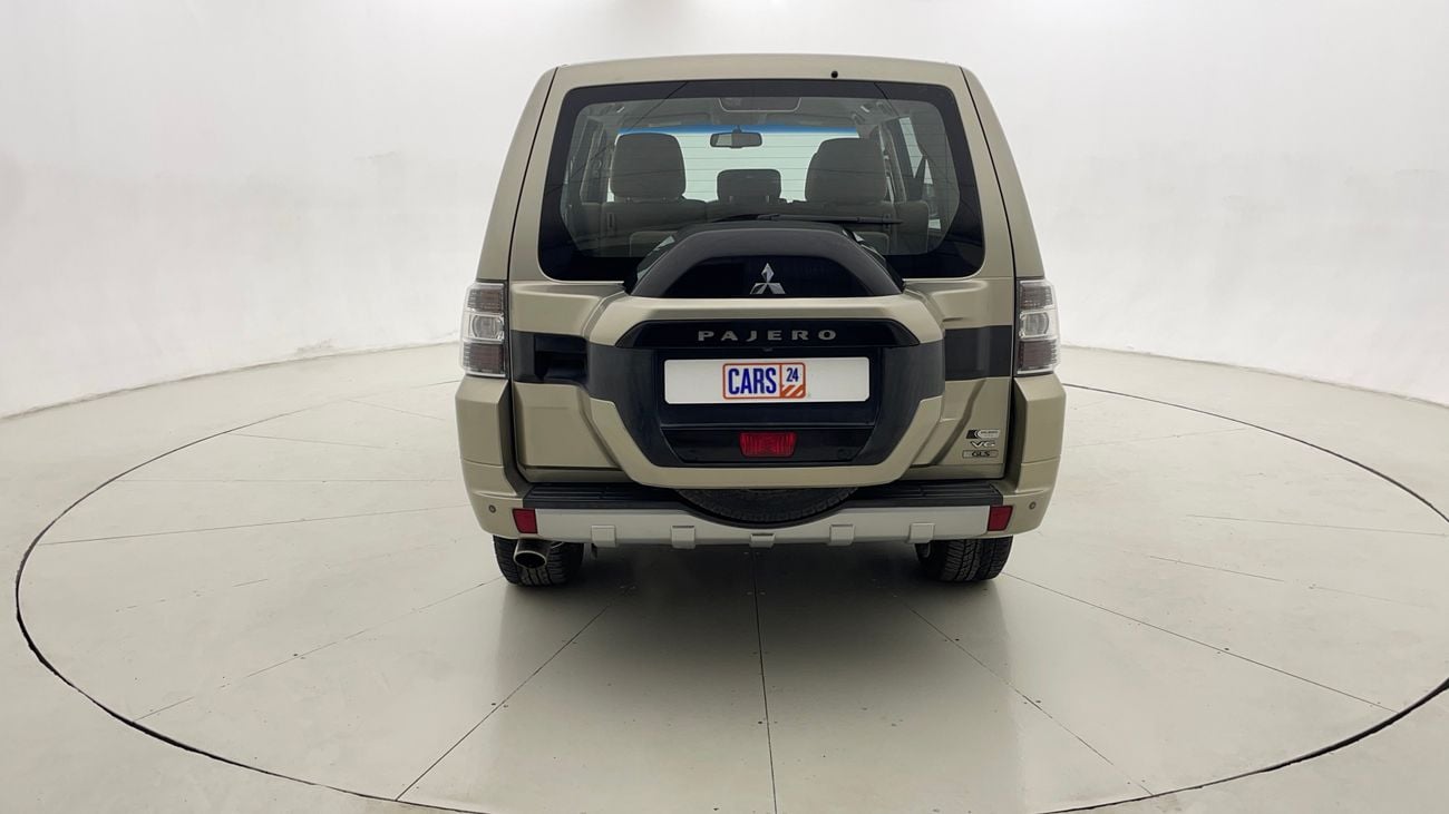 ميتسوبيشي باجيرو GLS LOWLINE 3.5 | بدون دفعة مقدمة | اختبار القيادة في المنزل