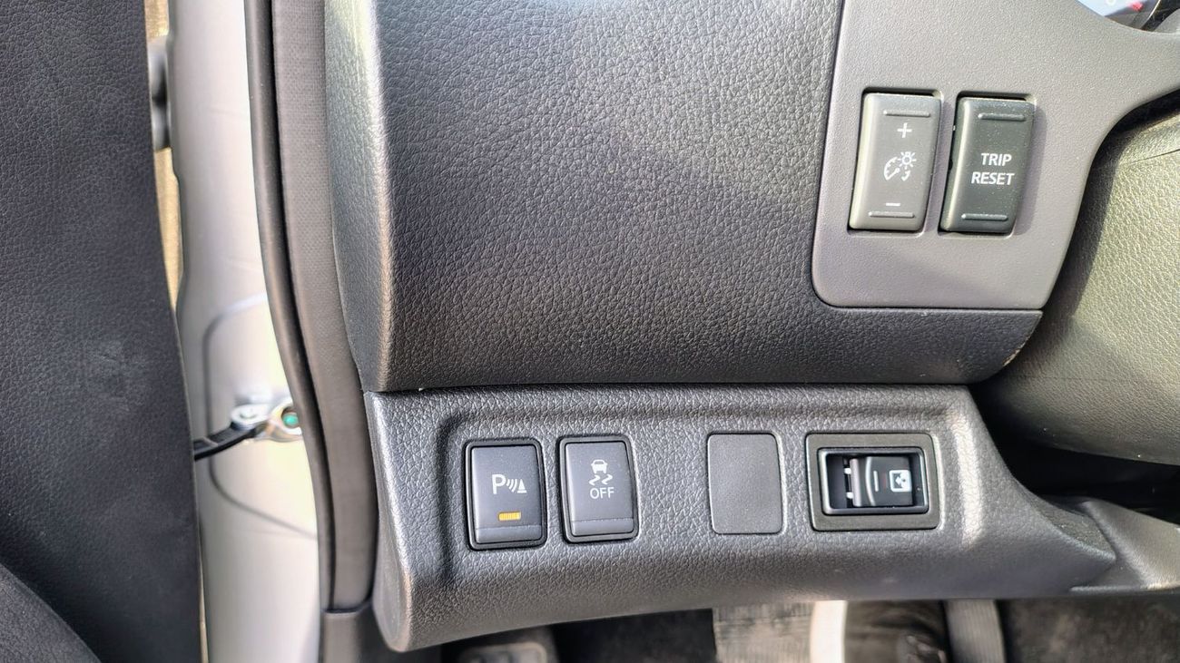 نيسان نافارا Std 2.5L RWD M/T