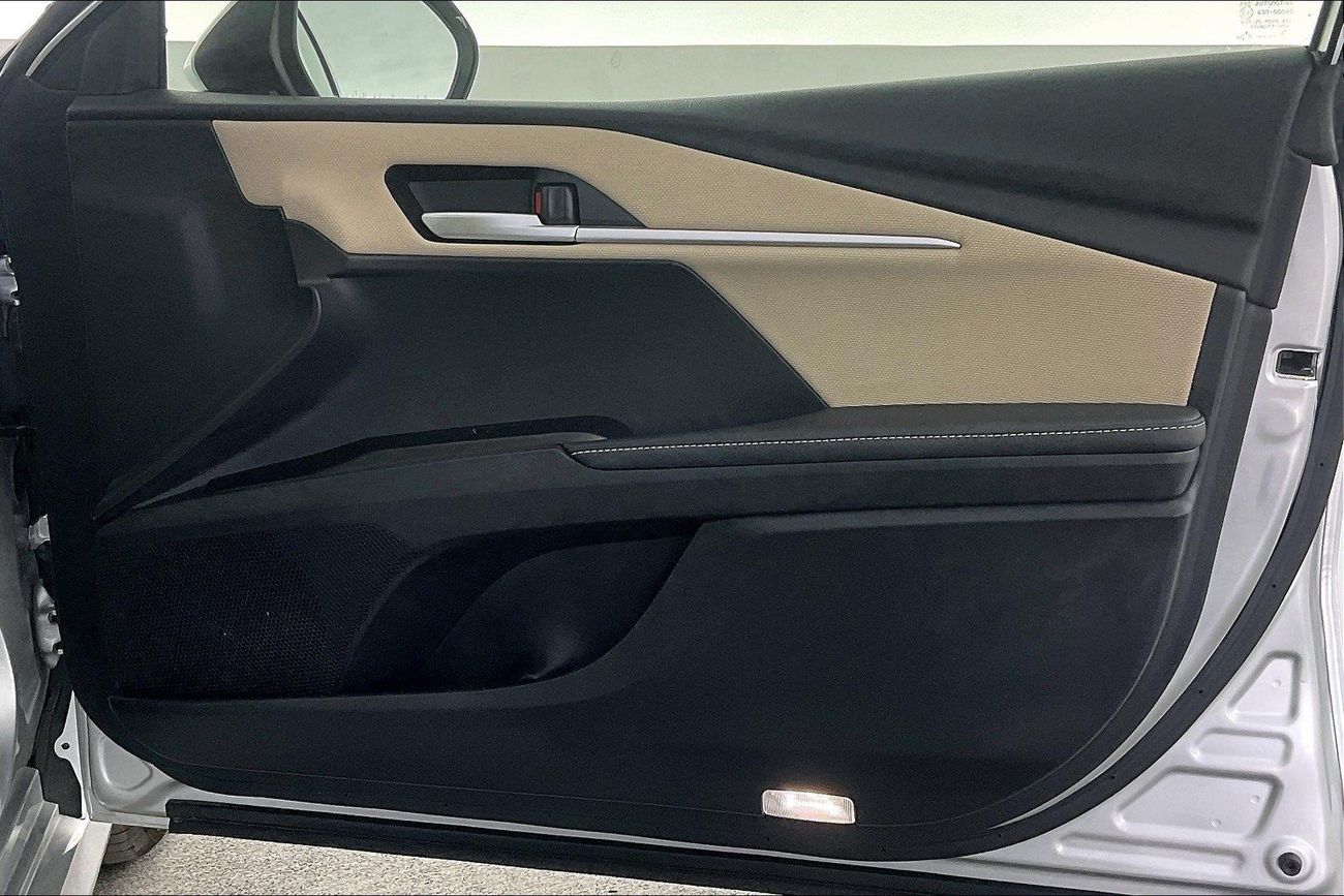 تويوتا كامري XLE | Carnival Sale • UP TO AED 20,000 OFF | شامل الضمان | 0 ﺪﻔﻋﺓ ﺃﻮﻟﻯ