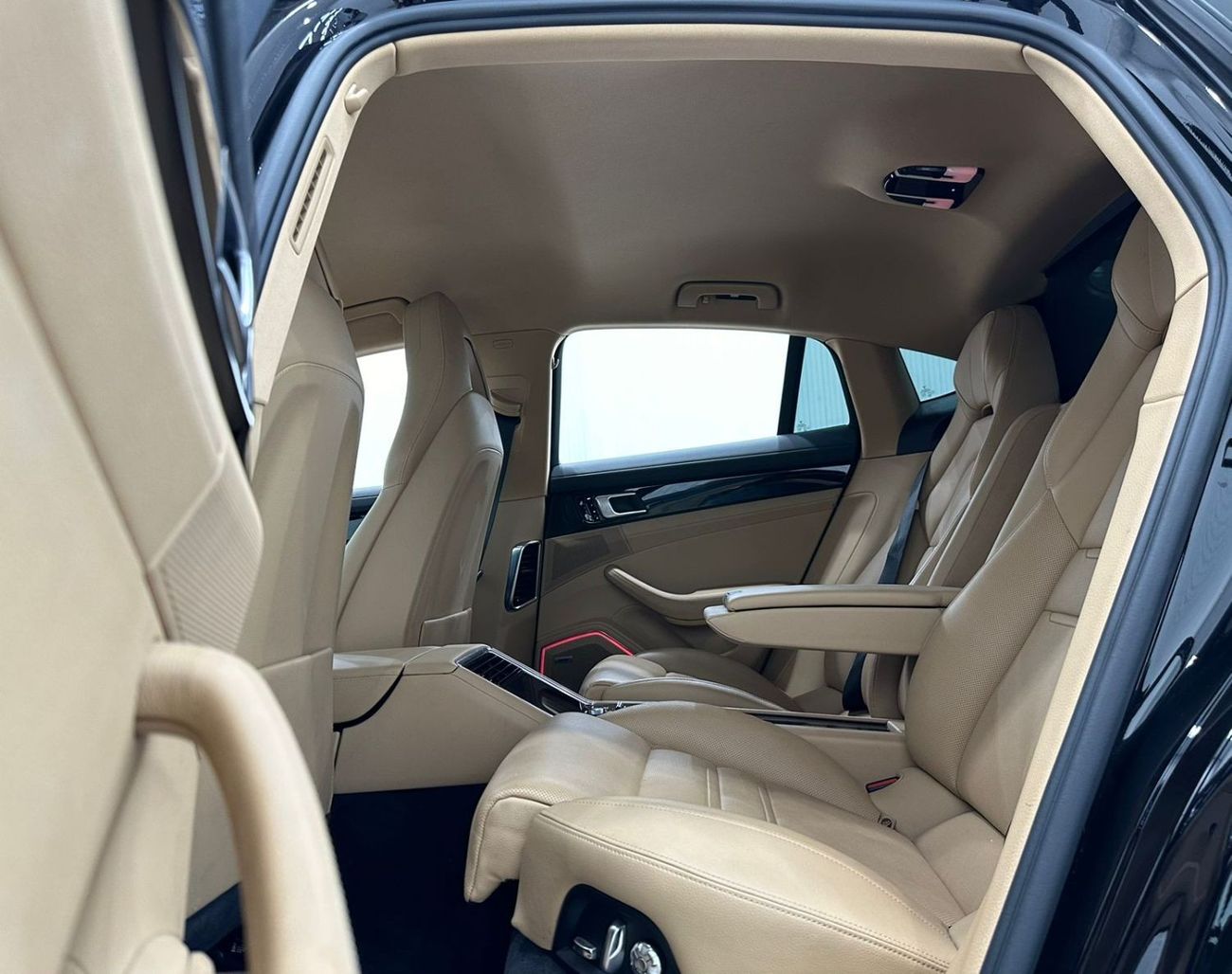 Porsche Panamera 2018 Porsche Panamera 4, Al Naboodah Warranty, Full Al Naboodah Service History