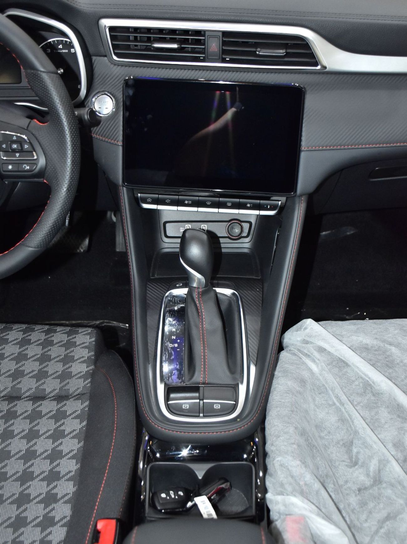 أم جي ZS EXCELLENT DEAL for our MG ZS 1.5L ( 2025 Model ) in Silver Color GCC Specs